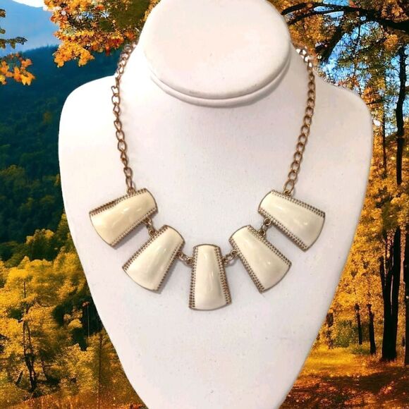 Y2K Chunky Enameled Necklace Statement Vanilla Bib Metal Collar Gold Tone 90s.  - Picture 1 of 16